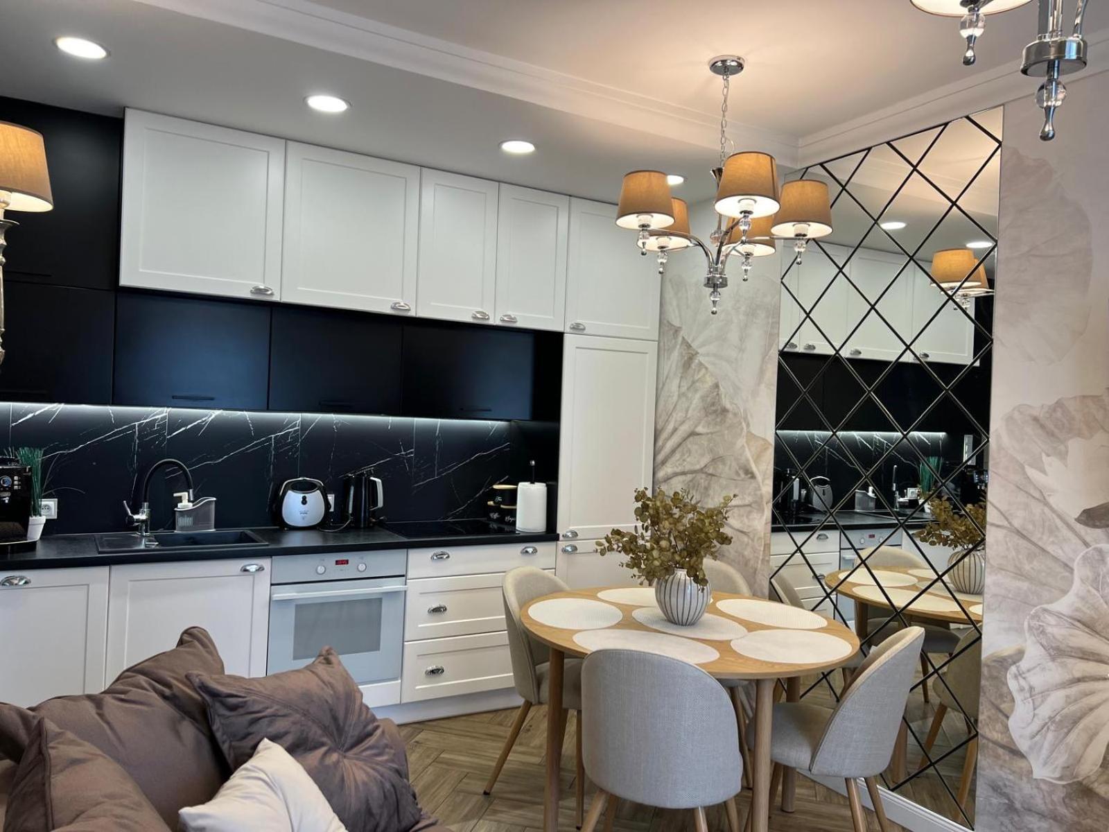 Family & Business Sauna Apartments Plac Wolnosci Centrum Downtow, - Piekny Apartament - 5 Bedroom With Private Sauna, Bath With Hydromassage, Parking, Catering Options Кельце Екстер'єр фото
