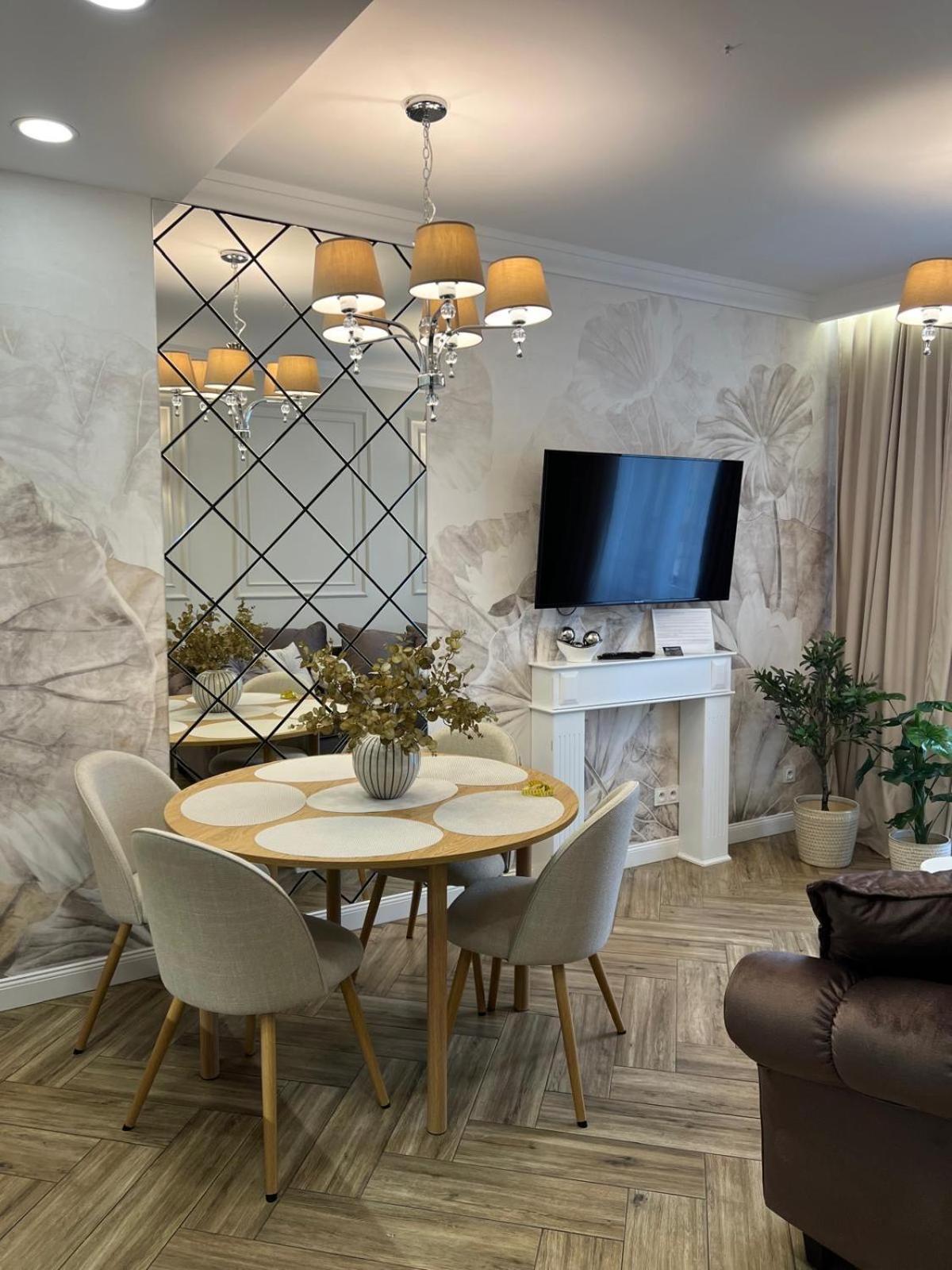 Family & Business Sauna Apartments Plac Wolnosci Centrum Downtow, - Piekny Apartament - 5 Bedroom With Private Sauna, Bath With Hydromassage, Parking, Catering Options Кельце Екстер'єр фото