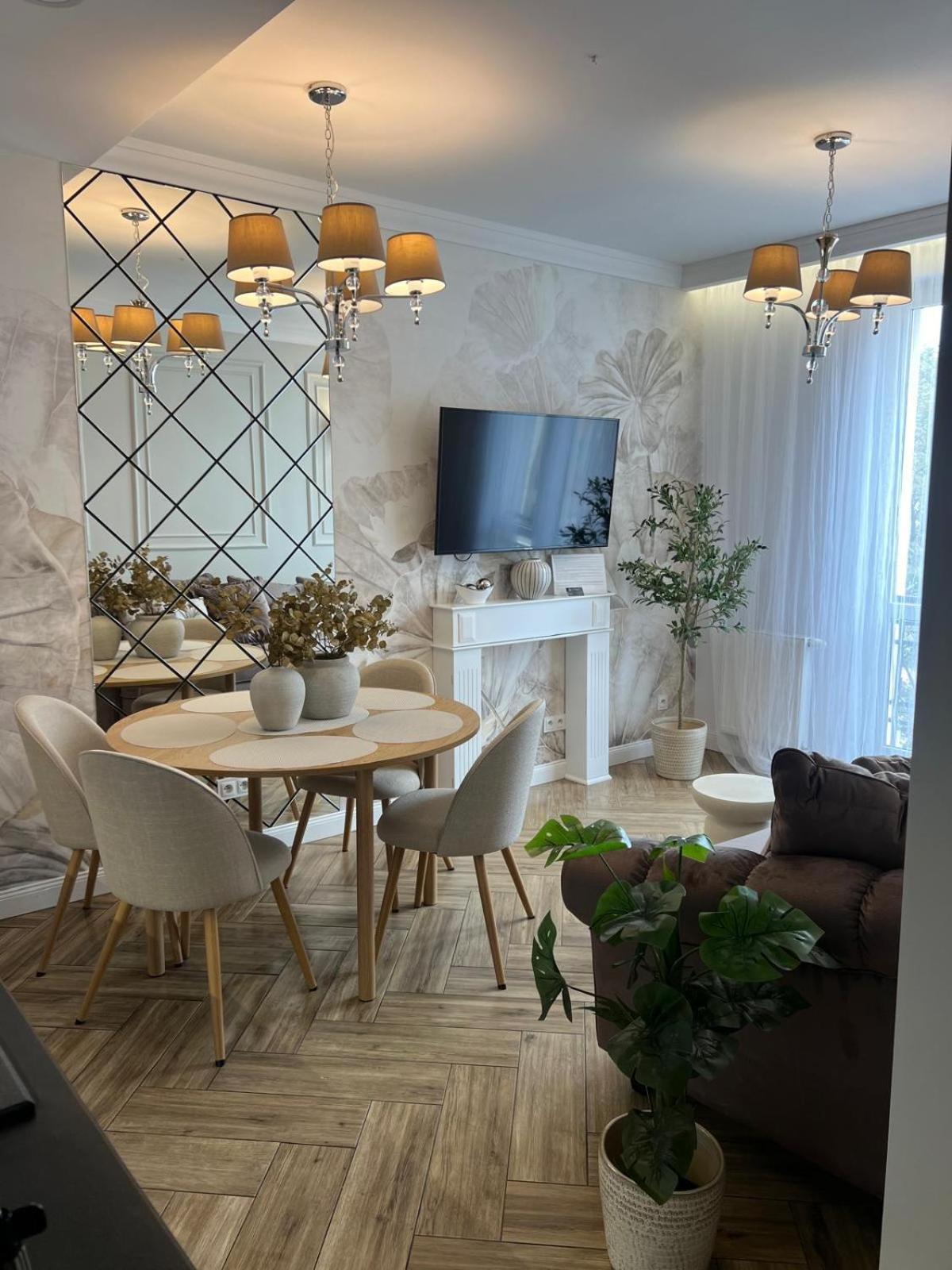 Family & Business Sauna Apartments Plac Wolnosci Centrum Downtow, - Piekny Apartament - 5 Bedroom With Private Sauna, Bath With Hydromassage, Parking, Catering Options Кельце Екстер'єр фото