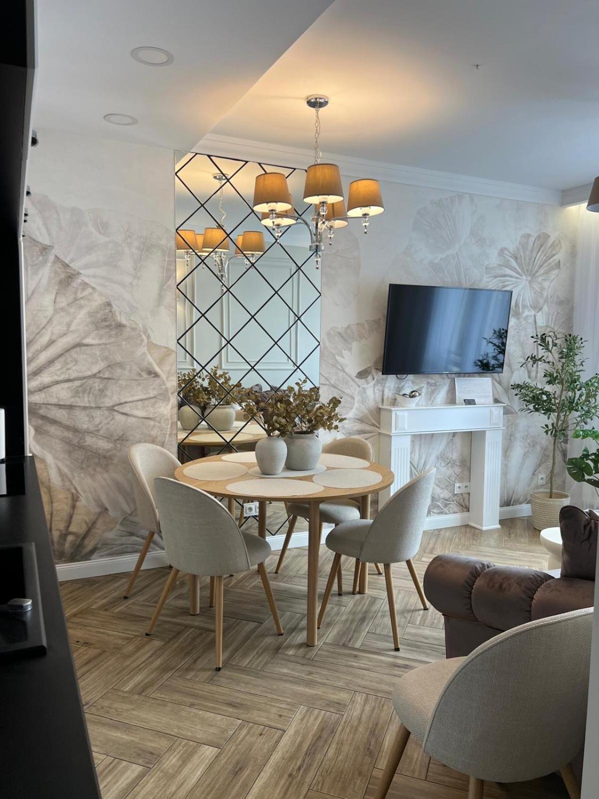 Family & Business Sauna Apartments Plac Wolnosci Centrum Downtow, - Piekny Apartament - 5 Bedroom With Private Sauna, Bath With Hydromassage, Parking, Catering Options Кельце Екстер'єр фото