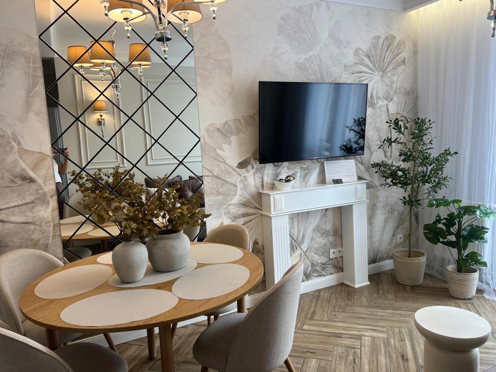 Family & Business Sauna Apartments Plac Wolnosci Centrum Downtow, - Piekny Apartament - 5 Bedroom With Private Sauna, Bath With Hydromassage, Parking, Catering Options Кельце Екстер'єр фото